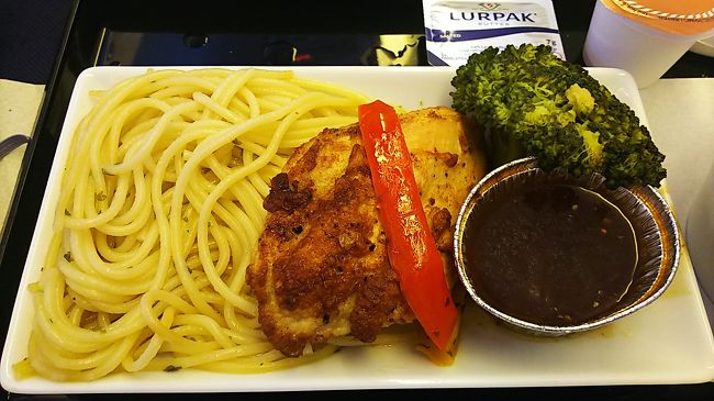 ちょっとエコノミーのような感じでサーブされましたが、メインも楽しんでいただきました。