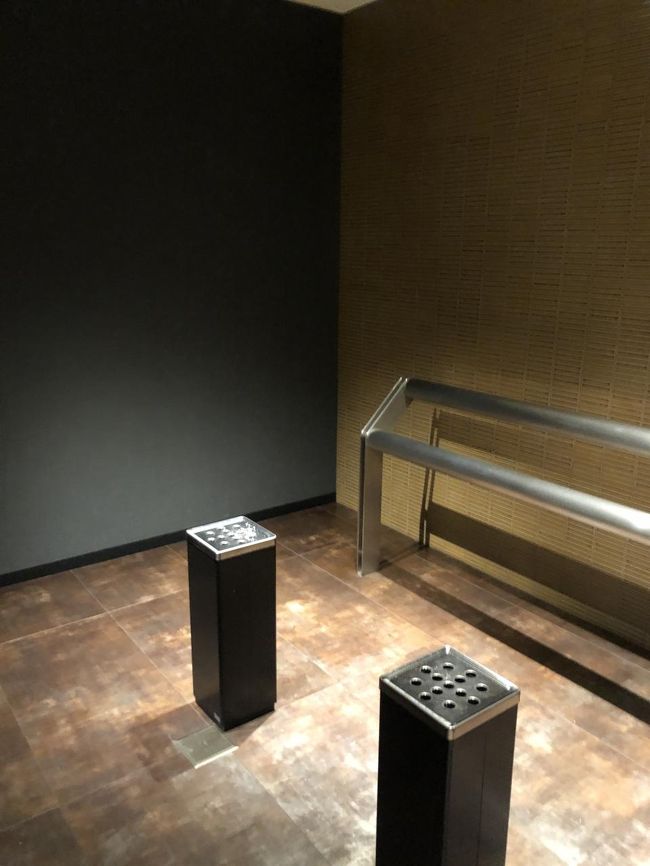 どれだけ空いているかっていうのを喫煙所で表現w<br />