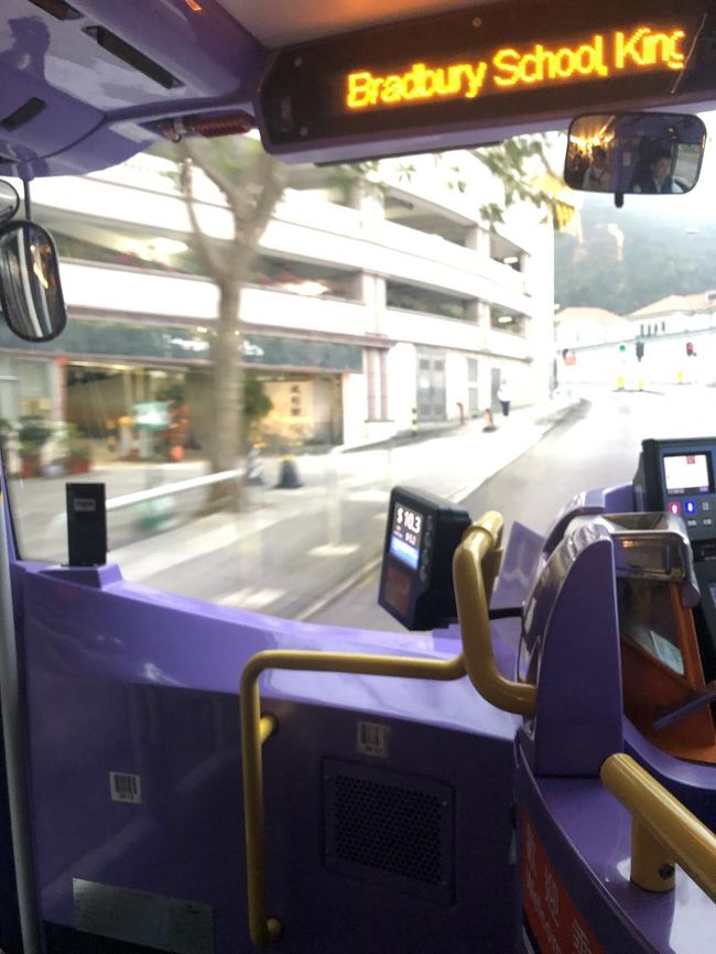 二本目で乗車。確か、10ドル。（約141円）<br />かなりの乗車率。<br /><br />山道をクネクネ。<br />前回の香港でも感じたけど、フィリピーナ率、高し。