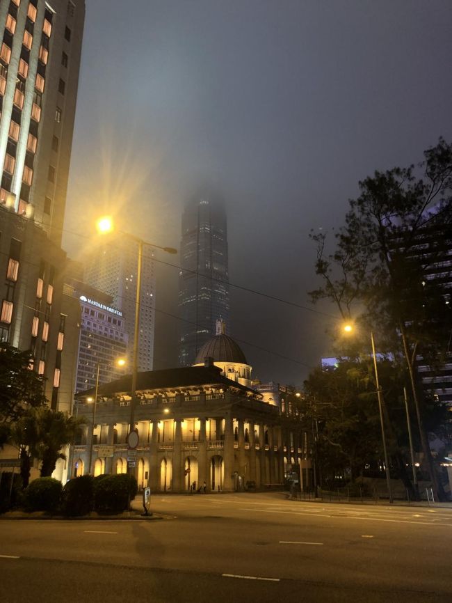 上層階はやっぱり霧の中、IFCビル