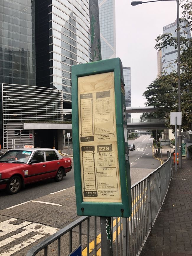 次に、このミニバンのローカルバスで行きたかったが<br />なかなかバスは来ない上に<br />一度、この番号のバス通り過ぎちゃったので<br />よーわからんということで、タクシーに乗っちゃう(24ドル 約335円)<br />