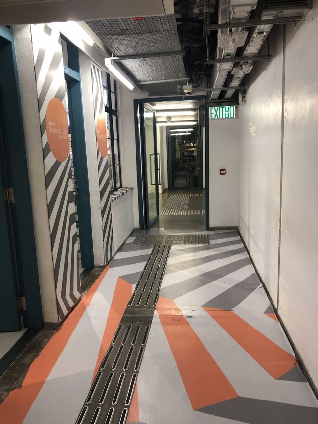 PMQの店は香港のデザイナー雑貨のセレクトで<br />なかなかおしゃれだし店員さんも愛想よい。<br /><br />店内は撮影不可