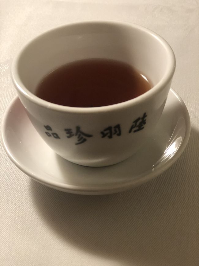お茶はプーアル茶にした。<br />いやー、本当に、美味しかった。<br />この旅１番の、お茶でした。