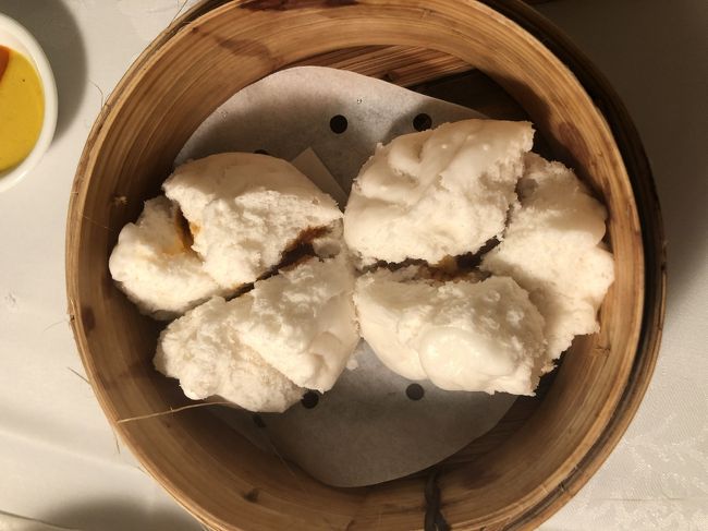 こっちは普通に、チャーシューパオ。<br />ほかほか、安定の美味。<br /><br />プーアールとこの２品で、191.5ドル（約2700円）でした～。<br /><br />高級店で飲茶、なんとか達成。