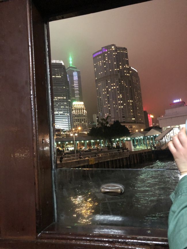 やっぱりこの船に乗らないと、香港て感じがしない?<br />スターフェリー