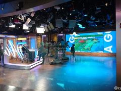 タイムズスクエアの一角にある、ABCの番組『GMA (Good Morning America)』の撮影スタジオ。
ガラス張りになっているため、通りから見ることができます。
天気予報の画面が写し出されていますが、この時は休憩中のようでした。