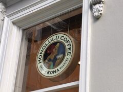 ホノルル滞在中は毎日２回は訪れた  Honolulu Coffee - Moana Surfrider 。
