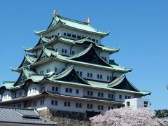 名古屋城！！！

桜も満開で最高の景色です。