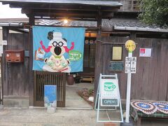 よつばカフェ・・・バス停風の看板が目印

ノスタルジー漂う店内には、オリジナリティあふれるカフェメニューが用意されていて、ついつい長居してしまいます