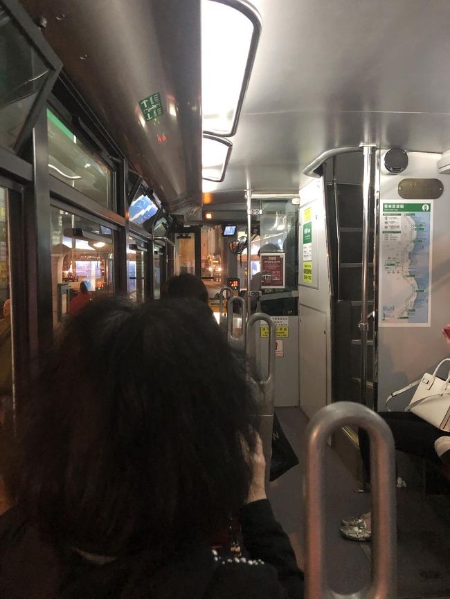 多少肌寒かったので、室内を歩いた後は<br />トラムに乗って、ホテルに帰りました<br /><br />初日の夜、終わり