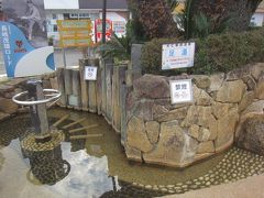 駅前には足湯
浸っている人はいません…