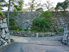 【松坂城跡】

さて、松坂城まで歩いて参りました。

松阪城ではなく、松坂城が正しい表記の様です。