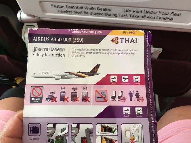 そして納得。<br />A350-900、納車2か月のバリバリ新車でした。<br /><br />けどこれって国際線の器材だよなと確認した所、バンコク-マレーシア間の器材でした。<br />何故かこの日はプーケット線に回されていました。<br />結果的にはラッキー。