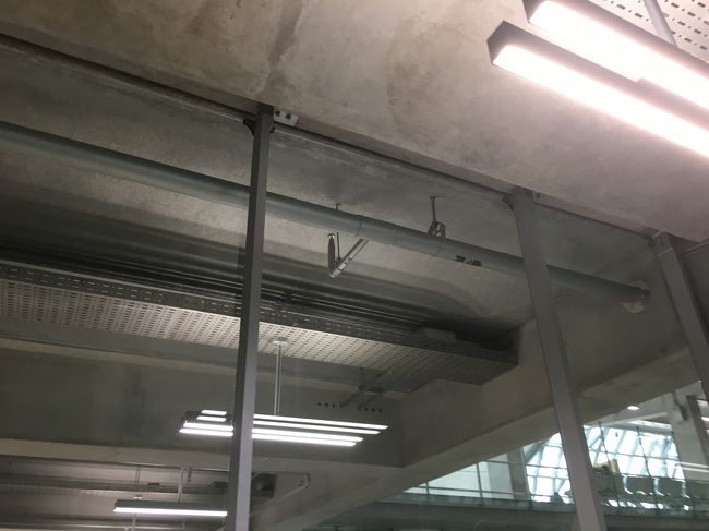 空港ーホテル間はタクシーで移動です。<br />番号札を取ってタクシーに乗り込み行先を言います。<br />携帯見せればわかってくれるので、便利な世の中になったものです。