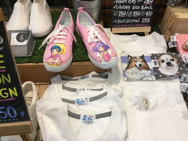 パラディウムワールドショッピングモールに売ってた靴。<br /><br />クリーミーマミかよ！<br />ってわかると歳がばれます。