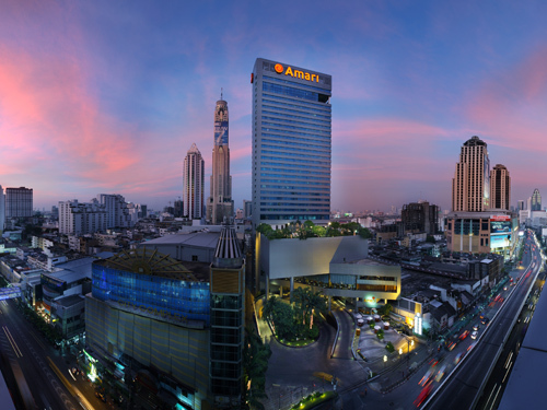 宿泊ホテルはアマリウォーターゲートホテル。<br />部屋は２５階でした。<br /><br />タクシー代は300バーツぐらい。<br />プーケットより安いです。