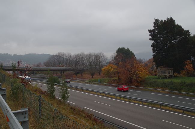 道の駅で一息ついたので、またこの高速道路に戻り、コンポステーラを目指します。