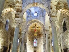 Chiesa di San Cataldo
世界遺産サン・カタルド教会
1000年前ノルマン時代の教会
細い円柱で支えられている