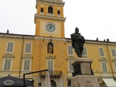 ジュゼッペ・ガリバルディ広場
Governor's Palace
Palazzo del Governatore
時計台