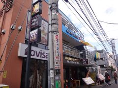 韓国カフェ【Cafe du Riche（カフェドリッチェ）】の横の道を
大久保通り方面に歩いていきます。

2014年9月にオープンした【カンホドンチキン678】の写真。

「新大久保No.1チキン」ということです。

http://kanghodong678.jp/
