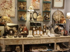 オペラ座の見学後「旅ステーション」へ冷凍サービスのバターを引き取りに行き、ホテルに戻ってパッキングを済ませました。
お昼にチェックアウトしましたが、ロワシーバスで空港に向かうのは夕方なので、荷物はホテルで預かってもらいました。

身軽になったところで、徒歩で数分のオペラ大通りに面している文具と雑貨のお店ブレンタノスに最後の買い物に行きました。フレンチシックというかビンテージというか、甘すぎない雑貨やペーパーアイテムが豊富なお店です。