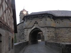 　１７世紀に建てられた堅固な要塞で、２つの空濠と７つの門を備えた街最大の砦です。