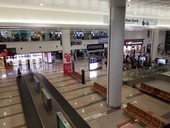 ハノイ　ノイバイ国際空港に到着！！まだ新しくきれいな空港です。