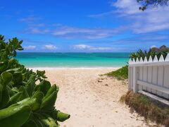 白い砂浜に青い空にエメラルドグリーンの海！！
最高すぎる景色！！！
ラニカイビーチは色のコントラストが本当に綺麗で大好き！！