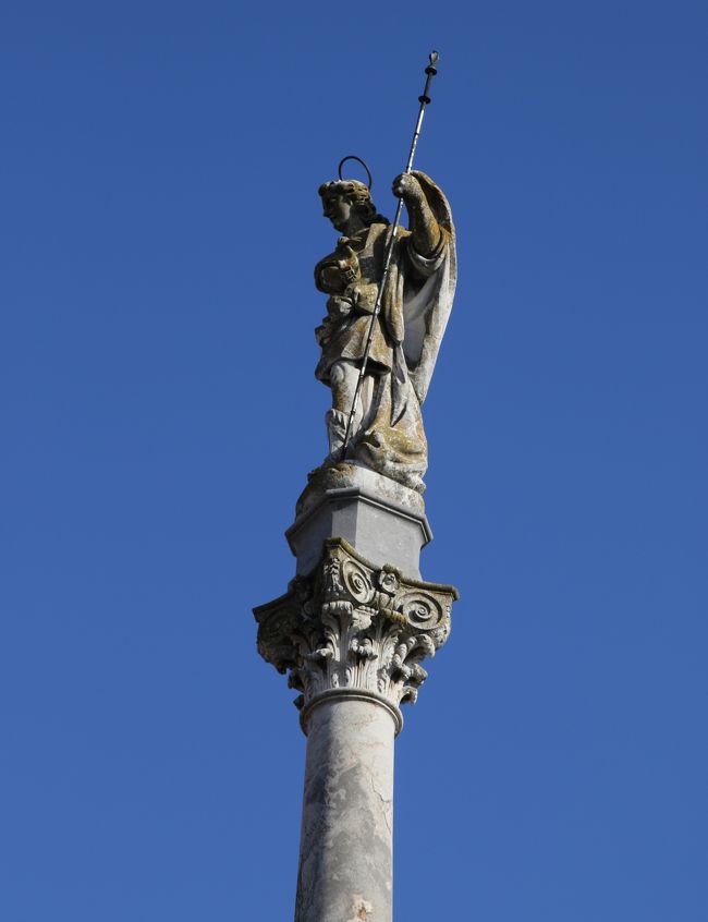 サン ラファエル勝利の像先端部<br /><br />18世紀に建てられたロココ式の塔です。