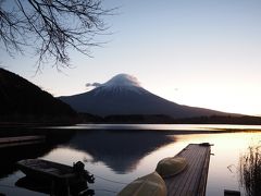 田貫湖に到着。

キャンプ場があり、駐車場もトイレもあります。

桟橋のボートが良い感じ。
シーンとした朝の始まり。

