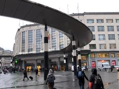 11月29日木曜日　今日は雨

ブリュッセル中央駅からアントワープへ
パリのデモのニュースを聞き
近場の遠足に急遽変更

とりあえずアントワープへ

7時朝食
9時中央駅へ
シニア6.5ユーロ
時計忘れてホテルへ取りに戻る
1時間かけて到着
雨が強いのでUberにしようとしたが車なし

30分歩いてプランタンモレトス博物館へシニア6 ユーロ
印刷技術の推移の博物館

アントワープ聖母大聖堂シニア4ユーロ
アントワープ駅へ戻るがスマホのナビゲーション間違いで遠回り(前回も同じ事があった？)

駅のスタバで休憩と充電8ユーロ

帰りの電車は通常6.5ユーロ自分にご苦労さま
お腹を少しこわす
旅行の携帯薬は正露丸

安全見て、夕食はテイクアウトで済ます。