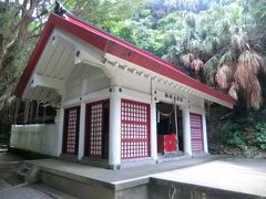 御崎神社の創建は708年(和銅元年)。
1310年も昔に創建された歴史ある神社です。

旅の安全を祈願して‥
パンパン.礼。