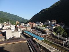 ホテルで疲れを癒した翌朝の部屋から。
快晴で景色が良くて、今日は良い一日になりそうだ♪