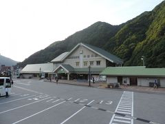 トロッコ電車の宇奈月駅。