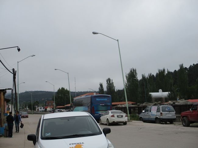 ここからはチワワ行のバスも頻発しています。<br />青いバスはどこへ行くのかなぁ？