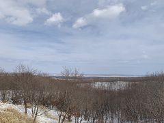 まず最初に釧路湿原国立公園の展望台から湿原を見学。
思ったより雪が少ないですね。

去年より暖かい釧路です。