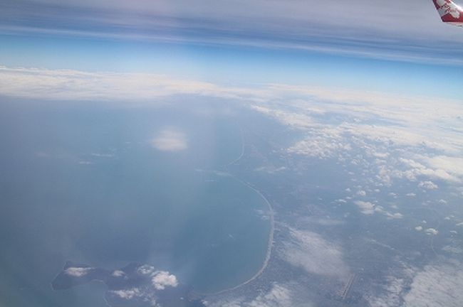 離陸後6時間30分。ベトナムダナン上空。いよいよインドシナ半島だ。毎回タイに向かうフライトで、ここまで来るとほぼ到着した気分となり、テンションが上がる。