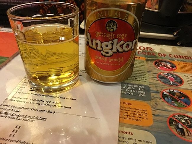 無事到着を祝いAngkorでまずカンパイ。旨い。