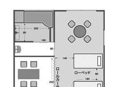 お部屋は「和（なごみ）」（間取図はホテルのHPから）
ローベッド２台、ダイニングルーム、ローテーブルに座椅子。
そして、何よりは、河口湖温泉の引き湯！
この引き湯のお風呂、外窓を開けると、眼下に河口湖がひろがるのです。
天気に関わらず、お部屋の中で、露天風呂の風情が楽しめるってステキです。
https://www.fujilake.co.jp/room/nagomi/
