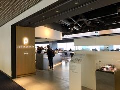 「POWER LOUNGE SOUTH」で一服しましょう。
といっても、昨年６月末・定年と一緒に禁煙に成功した私は、タバコは吸いません・・・。 