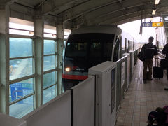 那覇空港からゆいレールに乗って国際通りへ行きます