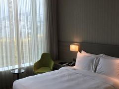 IHGのホテルポイント、連動させているアメリカン航空のマイルが期限切れにならないよう、今回宿泊したのはホリデイ・イン エクスプレス HONG KONG KOWLOON CBD2。税込で778.85ＨＫ$（約11200円）。ちょっと狭いけど香港だから仕方ないか 