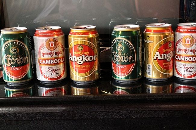 昨日部屋で飲んだビール達。カンボジアでも美味しくビールを飲めたことに感謝。