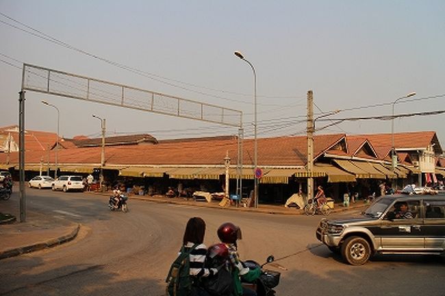 いよいよ市場へ。