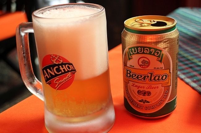 2杯目のビールはBeerLao。ビエンチャンで飲んで以来だ。<br />食事もビールも満足した昼食。やっぱり昨日のドライブイン昼食で1食分無駄にしてしまったという想いがこみ上げる。でもトゥクトゥクチャーターにはもれなく昼食がセットになるという冷静に考えれば当たり前のビジネスモデルを学ばせてもらったので良しとしよう。<br />