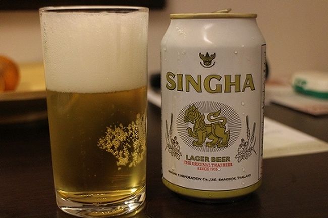 バンコク到着を祝してSinghaで乾杯。<br />落ち着いたところで、ランナム通りといえばこのお店「イサーン・ロムエン」へ向かう。<br />