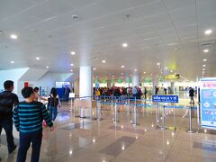 定刻にハノイ　ノイバイ国際空港に着いた
入国審査も、すんなり。