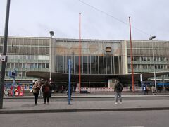 München Hauptbahnhof（ミュンヘン中央駅）

ここに降り立つのはオクトーバーフェスト以来です。9月の頃の空の色と比べると…冬のドイツだなと思います。