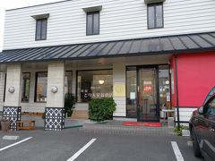 そのお店がこちら。
「東洋軒」
とり天発祥のお店ということで、有名らしいですね！
いろんな方のサインが置いてありました。