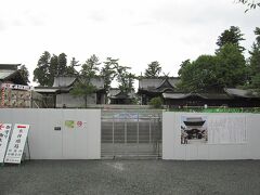 阿蘇の地震で楼門が倒れた阿蘇神社。
家族で何度も訪れた思い入れのある神社。
復興を願い、阿蘇に来るのもその一助となればという思いからです。